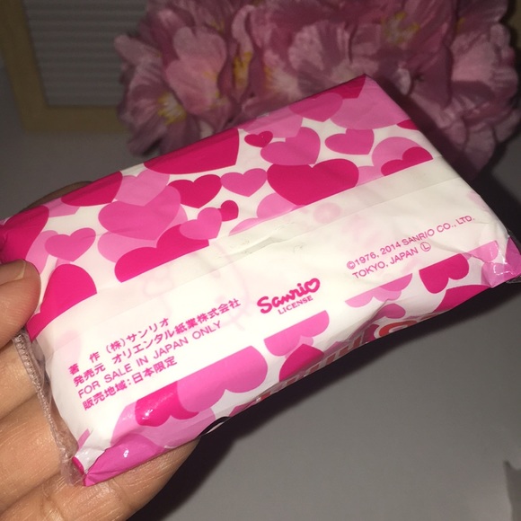 Hello Kitty Face Mask & Tissue (small & large) - Picture 5 of 15